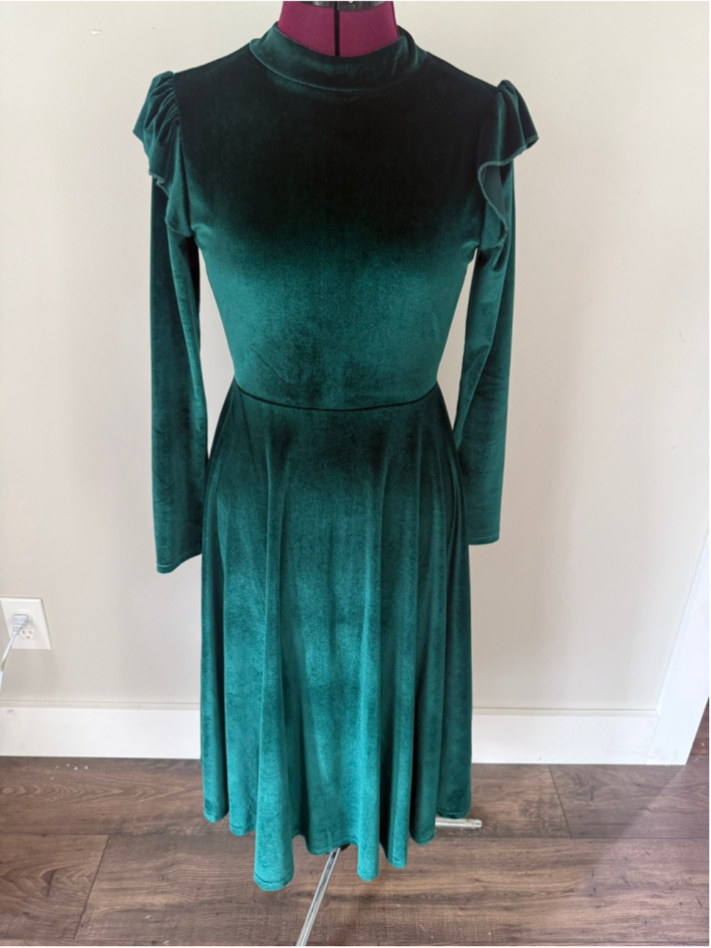 Ivy City Co La La Lady Velvet Dress In Emerald Green Ruffle Sleeve Small